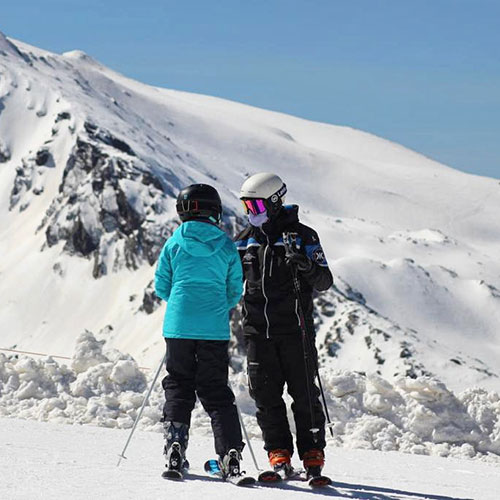 Clases de esquí y snowboard para escolares y grupos en Sierra Nevada